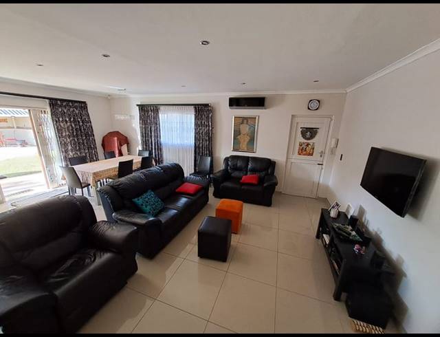 3 BEDROOM SIMPLEX FOR SALE IN PARK HILL